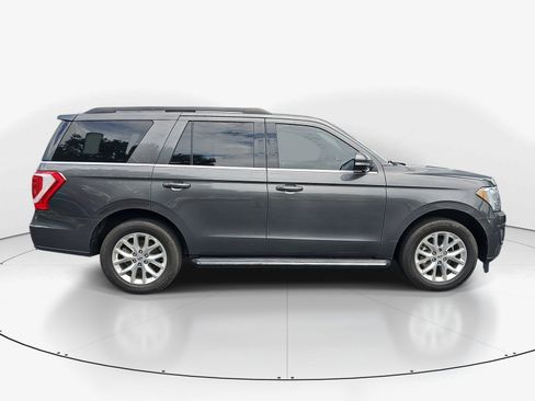 Used 2021 Ford Expedition XLT RWD image 2