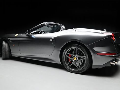Used 2016 Ferrari California T image 23