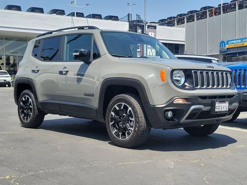 Used 2023 Jeep Renegade Latitude AWD/4WD image 31