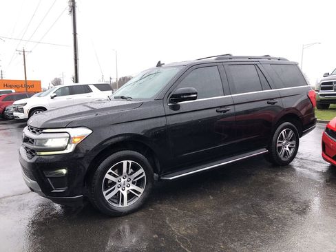 Used 2023 Ford Expedition XLT image 3