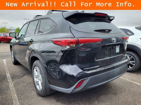 Used 2021 Toyota Highlander LE AWD/4WD image 6