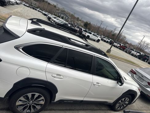 Used 2025 Subaru Outback Limited image 11