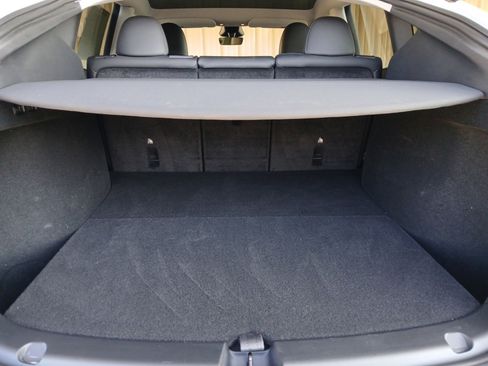 Used 2024 Tesla Model Y Long Range image 16