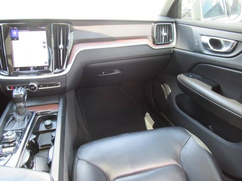Used 2021 Volvo S60 T5 Momentum FWD image 14