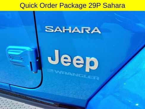 Used 2023 Jeep Wrangler Unlimited Sahara w/ Dual Top Group AWD/4WD image 7