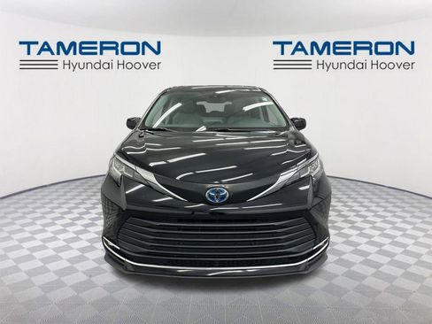 Used 2023 Toyota Sienna XLE image 8