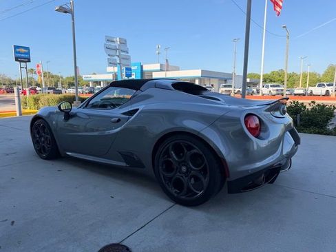 Used 2020 Alfa Romeo 4C Spider image 3
