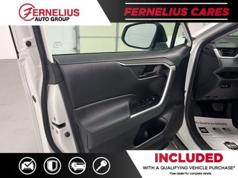 Used 2022 Toyota RAV4 LE image 12