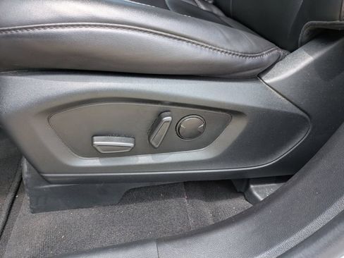 Used 2023 Ford Explorer XLT w/ Equipment Group 202A RWD image 8