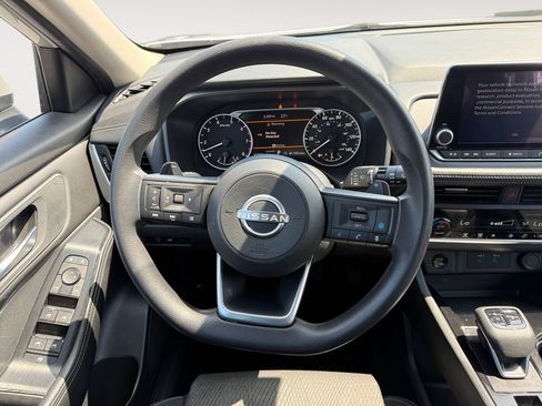 Used 2024 Nissan Rogue SV FWD image 12
