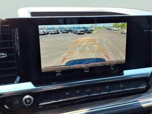Used 2025 Chevrolet Silverado 1500 LT Trail Boss w/ Convenience Package II AWD/4WD image 7