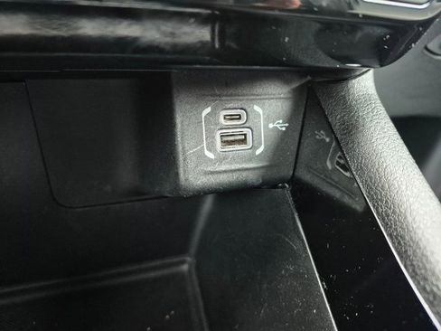 Used 2024 Jeep Compass Limited image 16