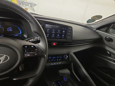 Used 2025 Hyundai Elantra Sport FWD image 23