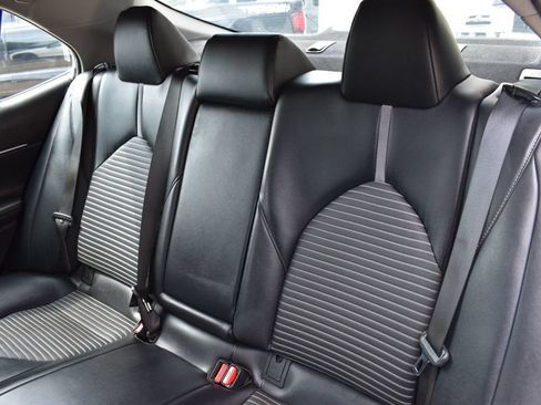 Used 2021 Toyota Camry SE FWD image 18