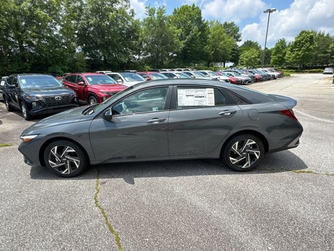 Used 2025 Hyundai Elantra Sport image 8