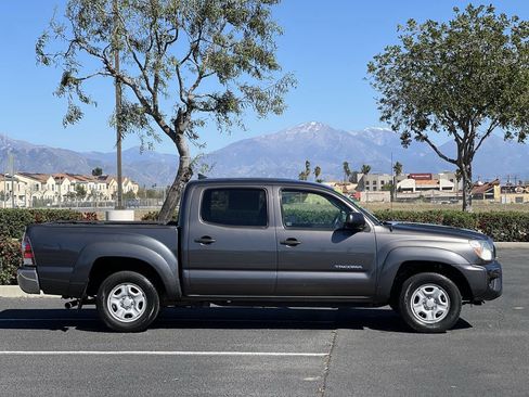 Used 2014 Toyota Tacoma 2WD Double Cab w/ SR5 Package image 2