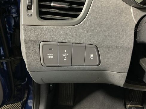 Used 2015 Hyundai Elantra SE image 20