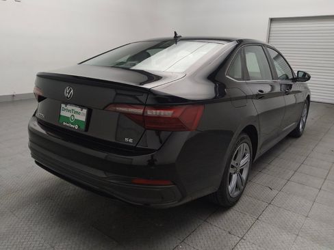 Used 2024 Volkswagen Jetta SE FWD image 9