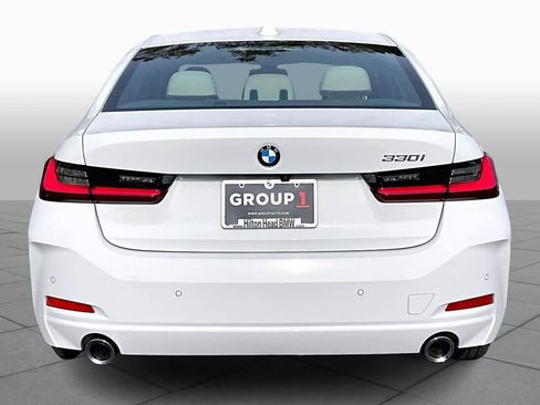 Used 2025 BMW 330i Sedan w/ Premium Package image 4
