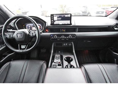 Used 2025 Honda Pilot Black Edition image 8