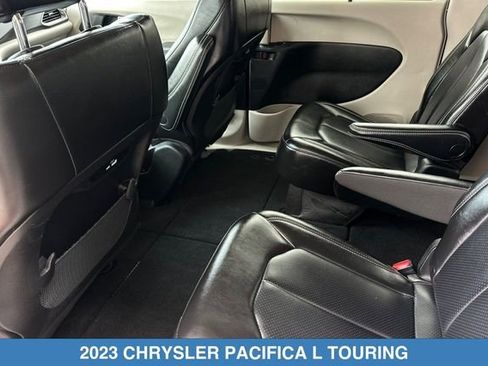 Used 2023 Chrysler Pacifica Touring-L FWD image 13