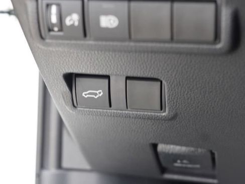 Used 2025 Toyota Corolla Cross XLE w/ Convenience Package FWD image 20