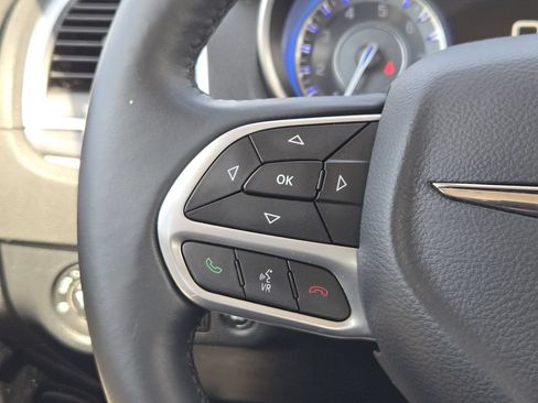Used 2017 Chrysler 300 Limited RWD image 23