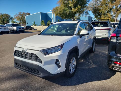 Used 2020 Toyota RAV4 XLE image 1