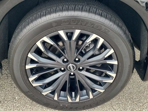 Used 2025 Nissan Rogue Platinum w/ Platinum Premium Package FWD image 8
