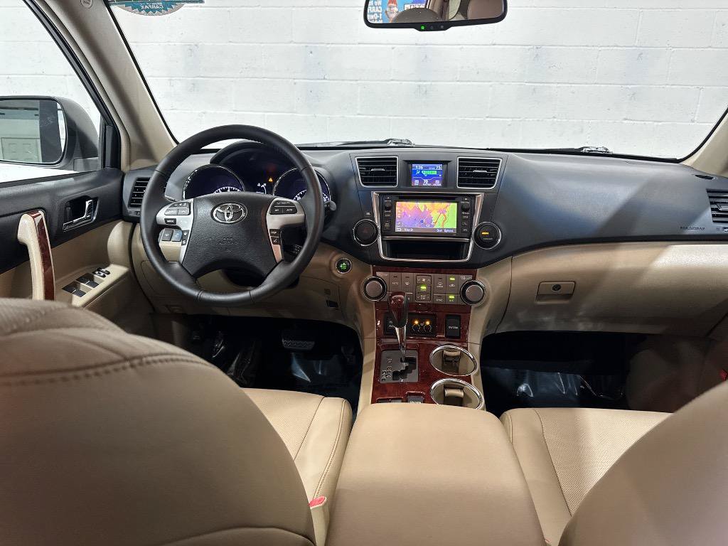 Used 2013 Toyota Highlander Limited AWD/4WD image 54
