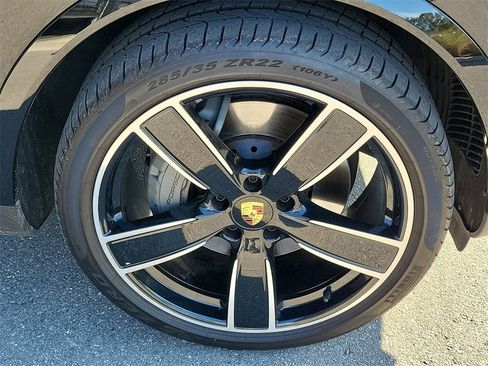 Certified 2023 Porsche Cayenne S Platinum image 13