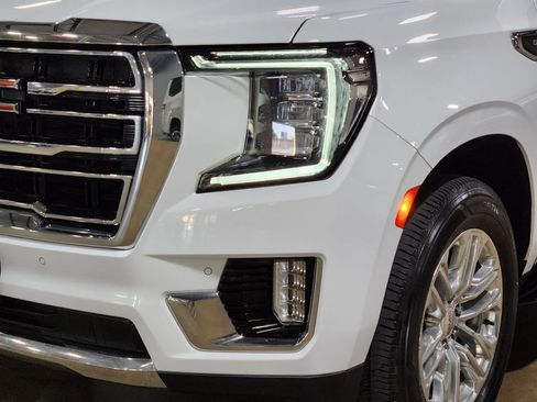 Used 2023 GMC Yukon XL SLT AWD/4WD image 14