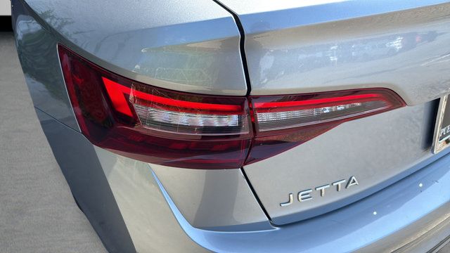 Used 2024 Volkswagen Jetta SE FWD image 33