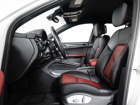 Used 2016 Porsche Macan S w/ Infotainment Package image 14