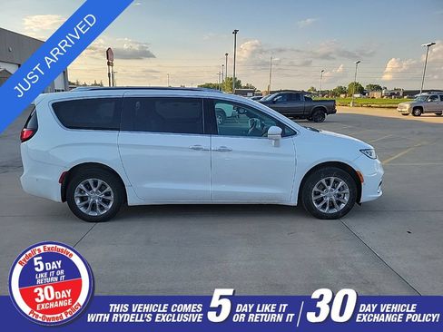 Used 2021 Chrysler Pacifica Touring-L w/ Premium & Safety Sphere Group AWD/4WD image 2
