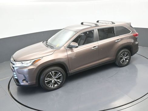 Used 2019 Toyota Highlander LE FWD image 45