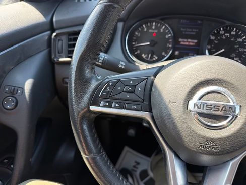 Used 2020 Nissan Rogue SV AWD/4WD image 25