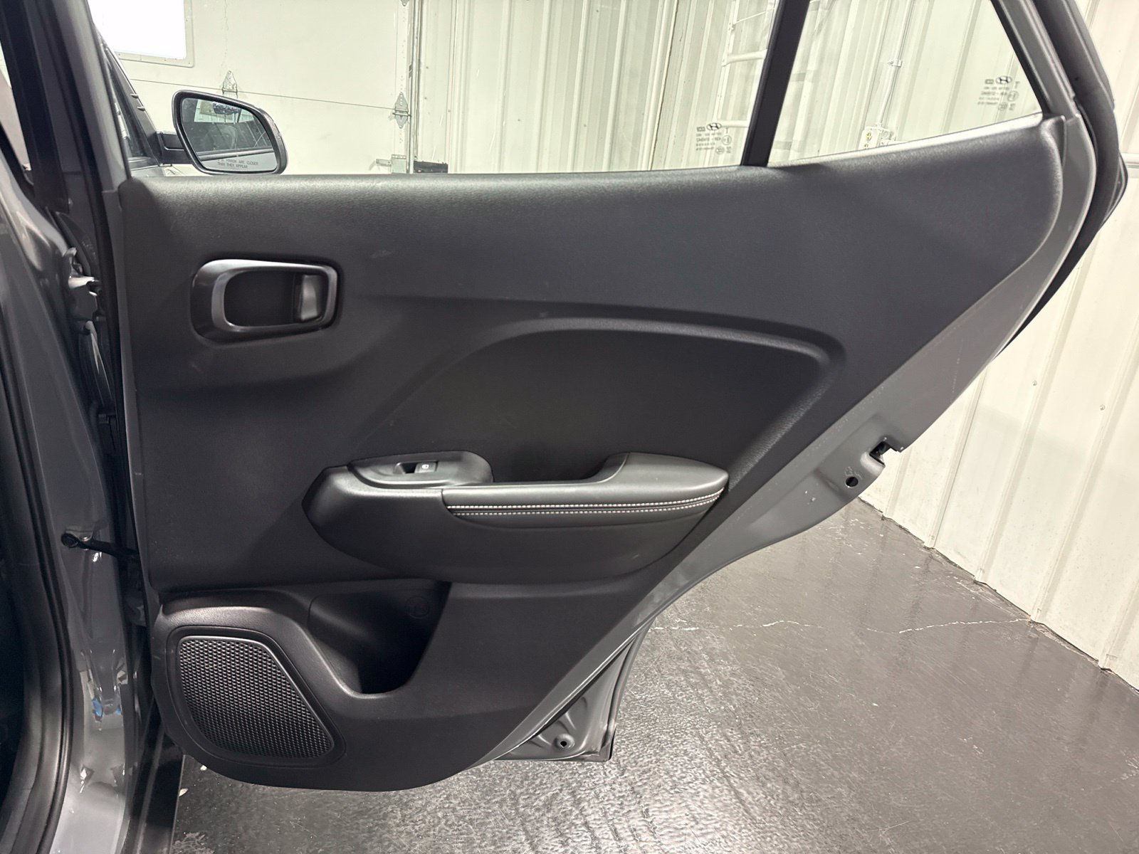 Used 2022 Hyundai Venue Limited FWD image 16