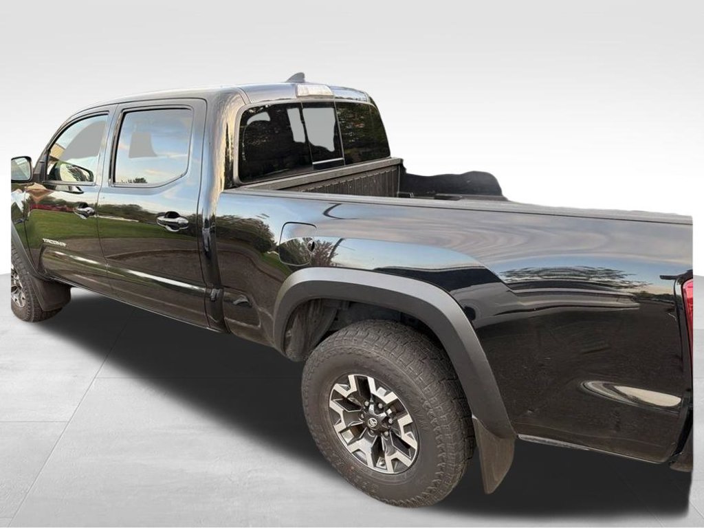 Used 2017 Toyota Tacoma TRD Off-Road w/ Premium & Technology Package AWD/4WD image 11