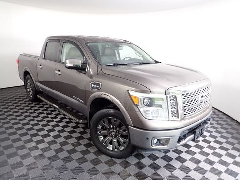 Used 2017 Nissan Titan Platinum Reserve RWD image 10