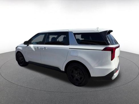 Used 2026 Kia Carnival FWD image 10