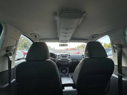 Used 2009 Volkswagen Tiguan SE AWD/4WD image 14