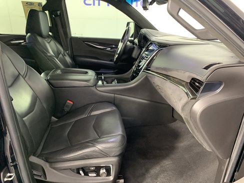 Used 2018 Cadillac Escalade Platinum RWD image 42