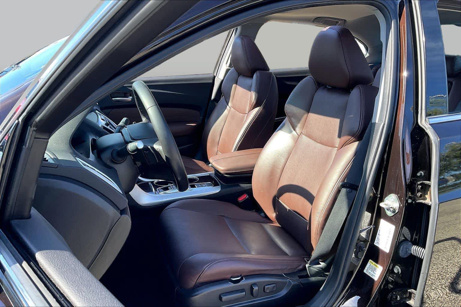 Used 2017 Acura TLX w/ Technology Package FWD image 8