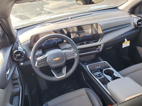 New 2026 Chevrolet Equinox LT w/ Convenience Package II image 25