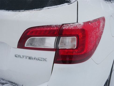 Used 2019 Subaru Outback 2.5i Premium w/ Popular Package #2 image 11