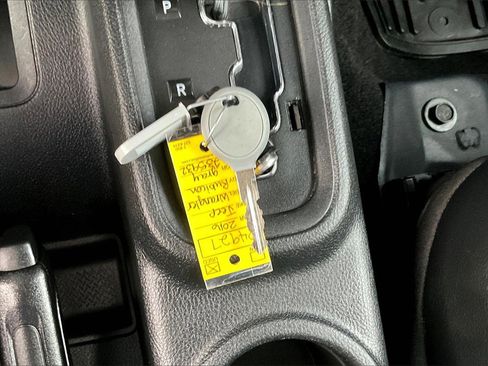 Used 2016 Jeep Wrangler Unlimited Rubicon image 10