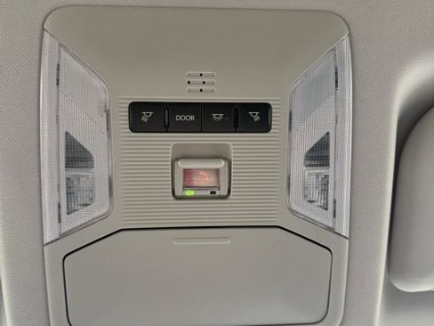 Used 2025 Toyota RAV4 LE image 33