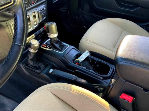 Used 2020 Jeep Wrangler Sport image 14
