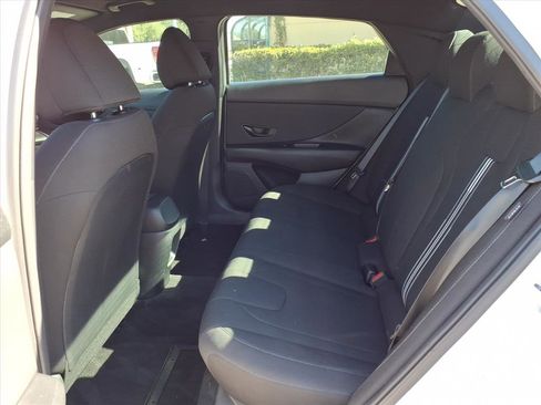 Certified 2025 Hyundai Elantra Sport image 31